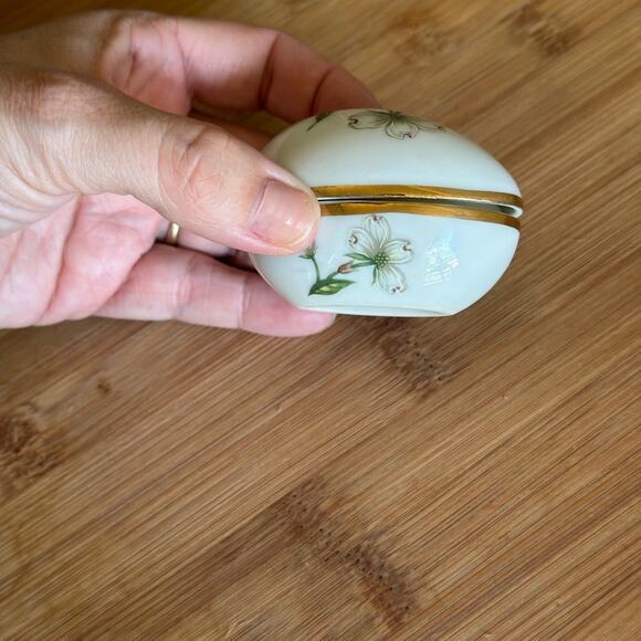 Hand painted egg‎ shape trinket dish floral white flower - Picture 2 of 5